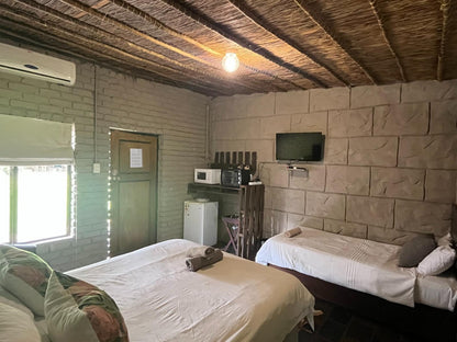 Triple Room with double and single bed @ Kameelboom Lodge