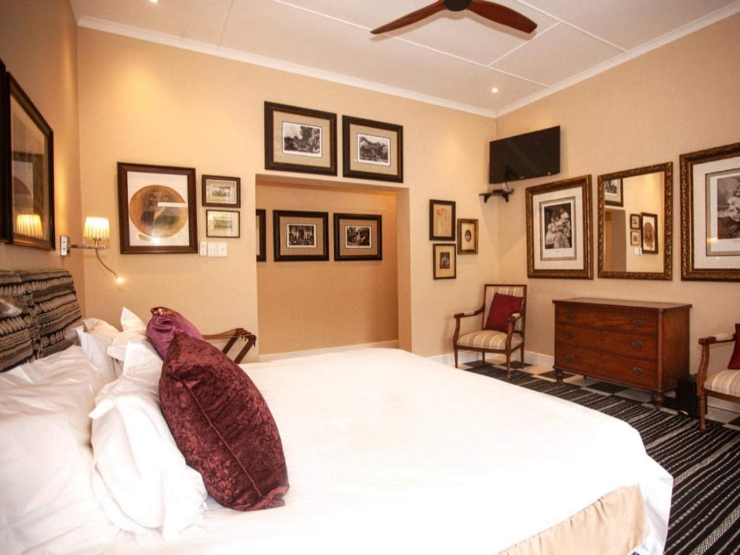 Groot Karoo en-suite room @ Karoo Art Hotel