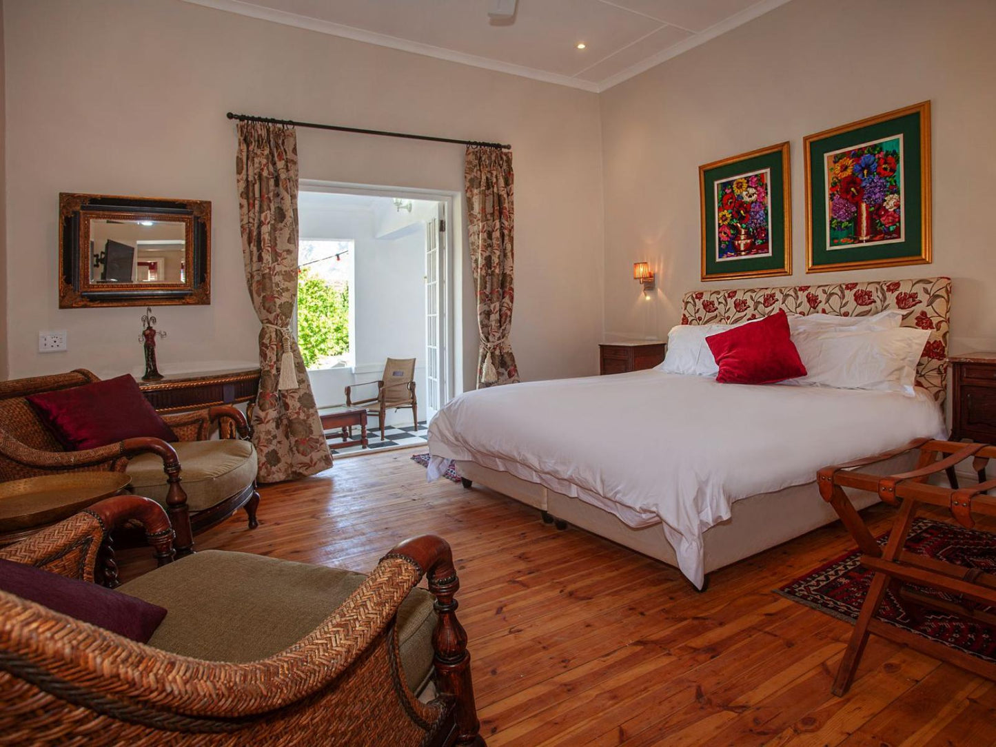 Groot Karoo en-suite room @ Karoo Art Hotel