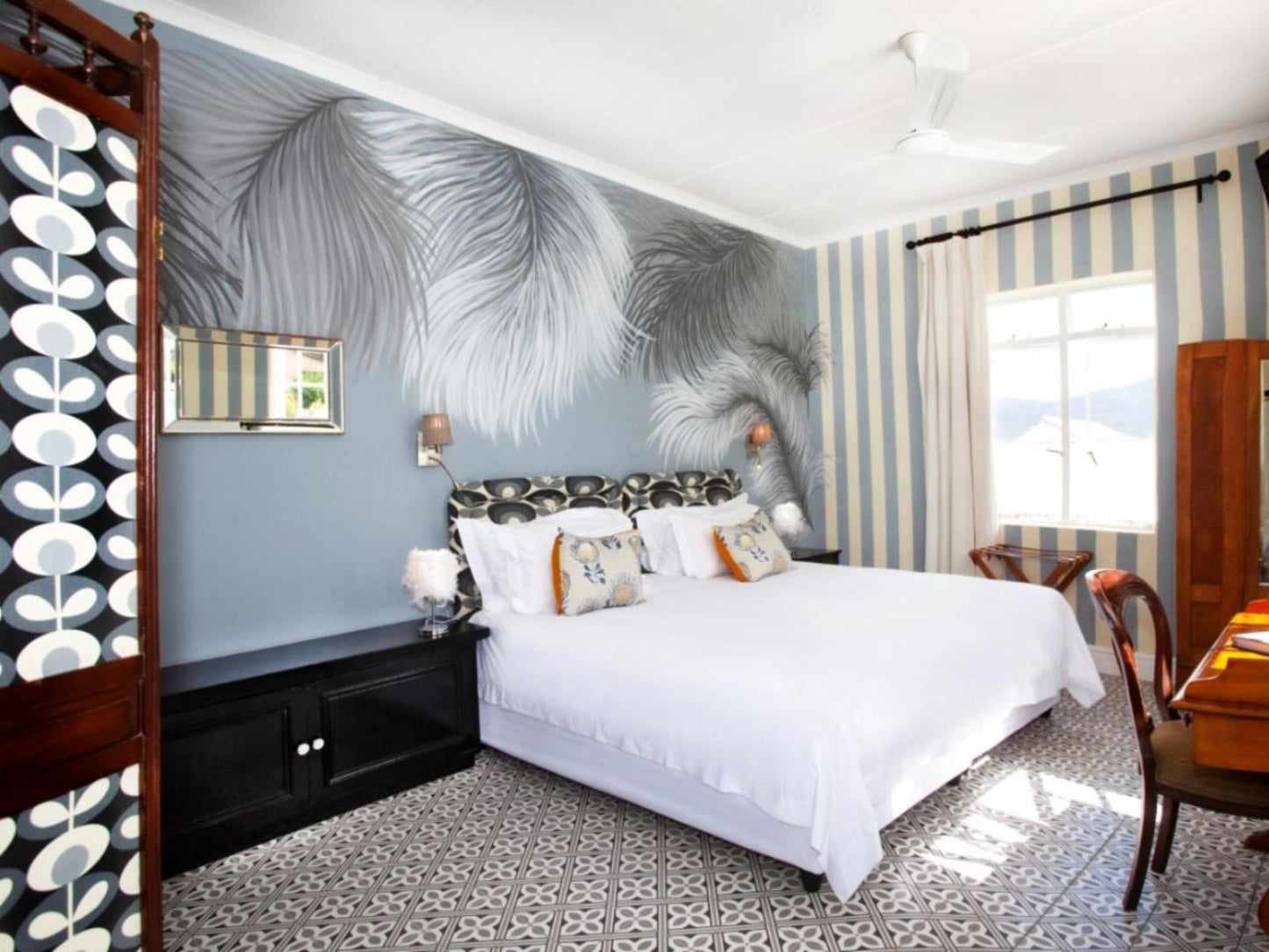 Groot Karoo en-suite room @ Karoo Art Hotel