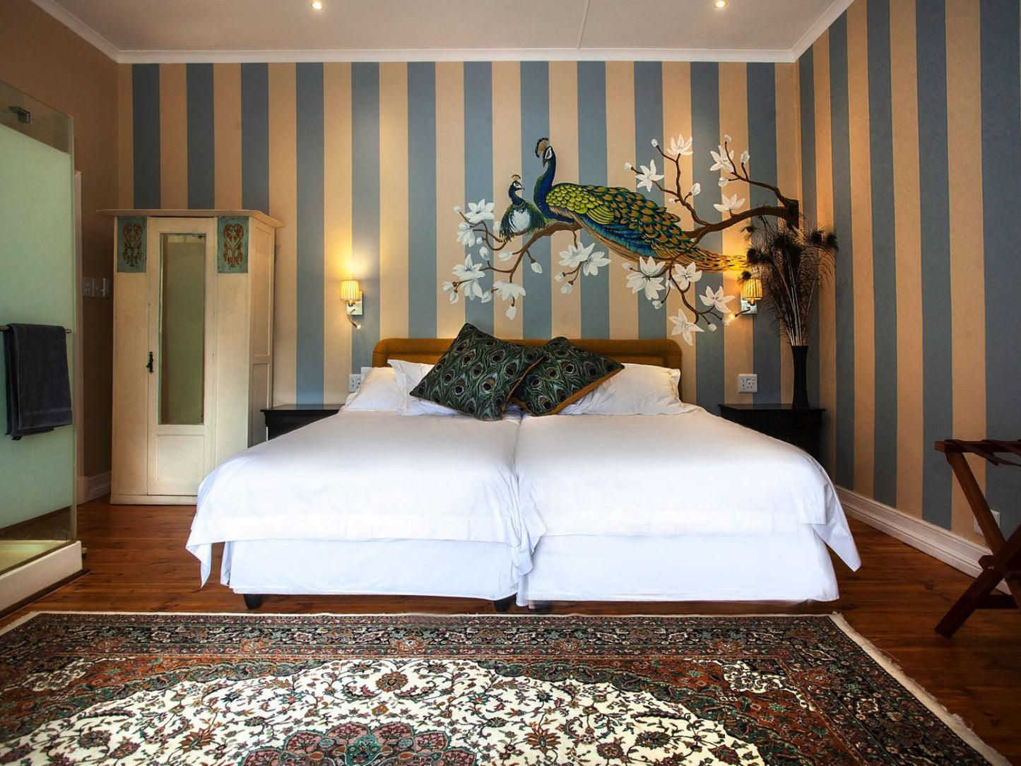 Groot Karoo en-suite room @ Karoo Art Hotel