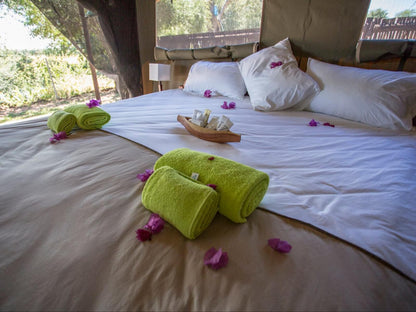 Kayova River Lodge, Luxury Queen Tent, Bedroom