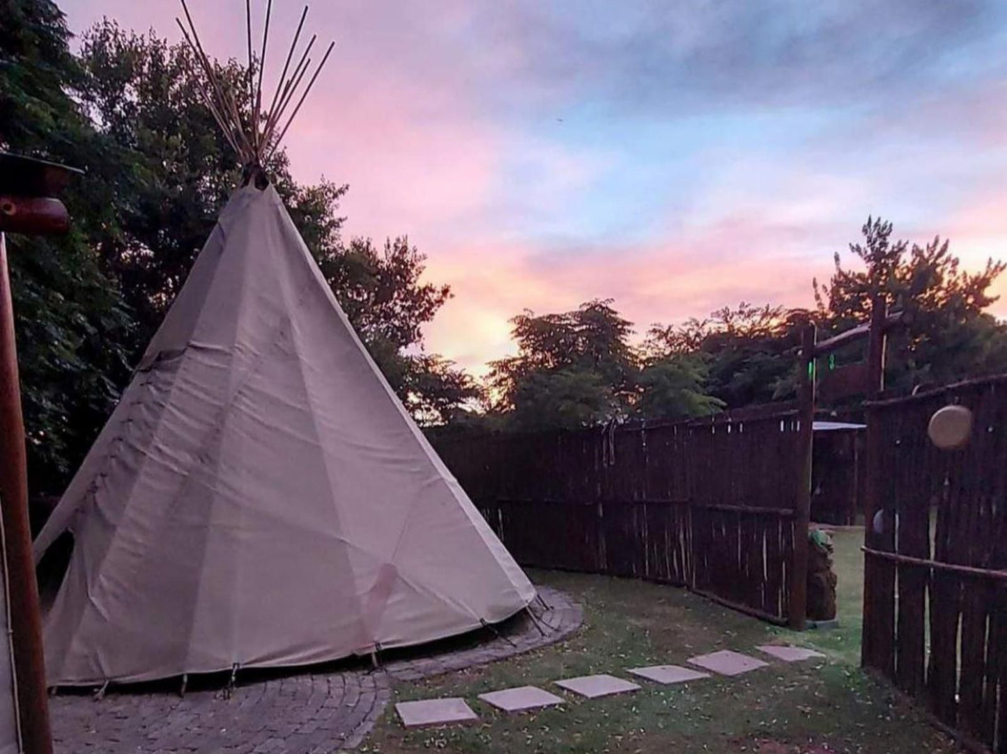 Kedu River Lodge, Tent, Architecture