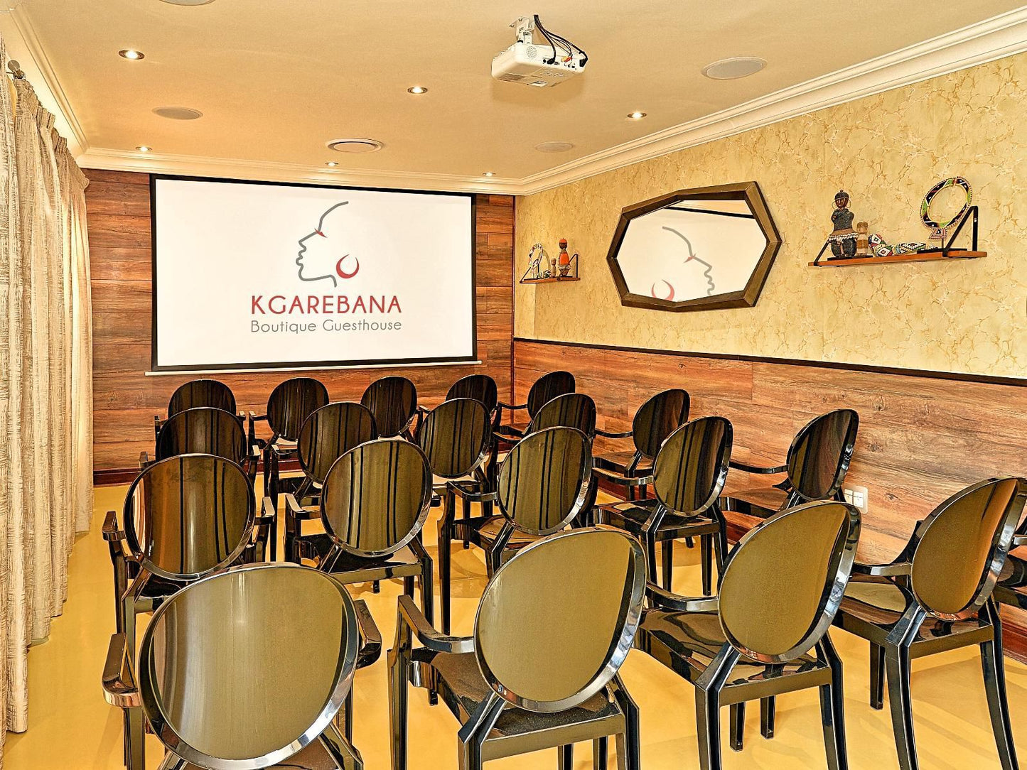 Kgarebana Boutique Guesthouse, Colorful, Seminar Room