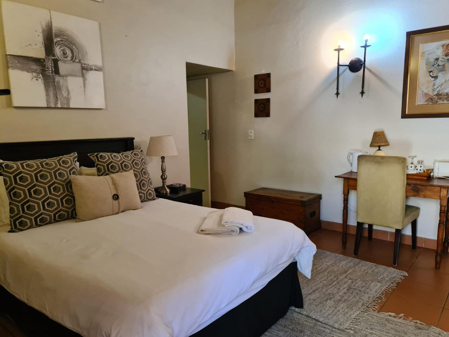 Double Room with Shower and Bath @ Khaya Africa