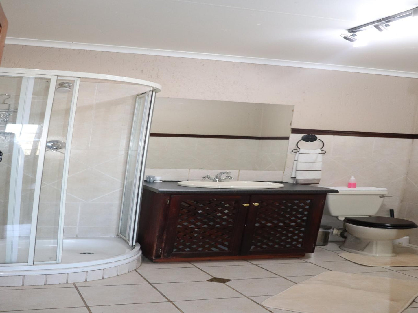 Double room with Bath & Shower & Patio @ Khaya Africa