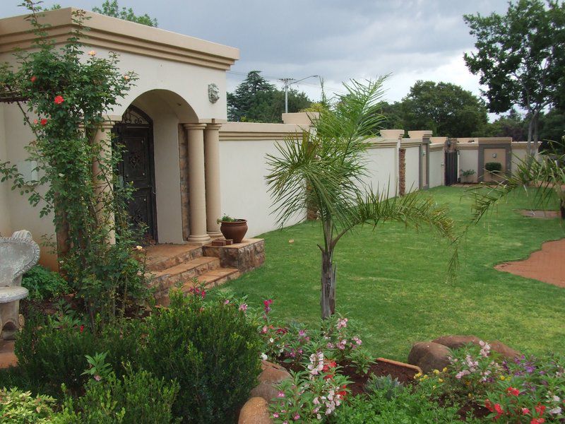 Khayas And Castles Centurion Clubview Centurion Gauteng South Africa House, Building, Architecture, Palm Tree, Plant, Nature, Wood, Garden