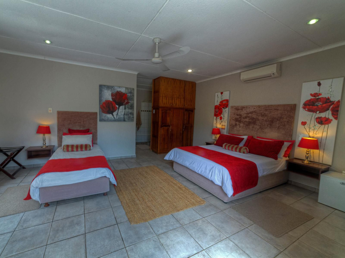 Khoi-Khoi Guesthouse, Standard Family Rooms, Bedroom