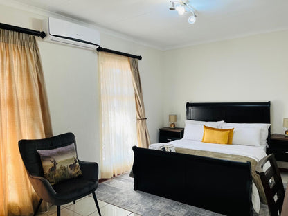 Khubonye Royal Guesthouse, Standard Suite, Bedroom