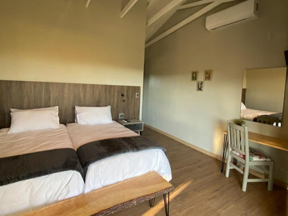 Khululeka Safaris Lodge, Self-Catering Deluxe King, Bedroom