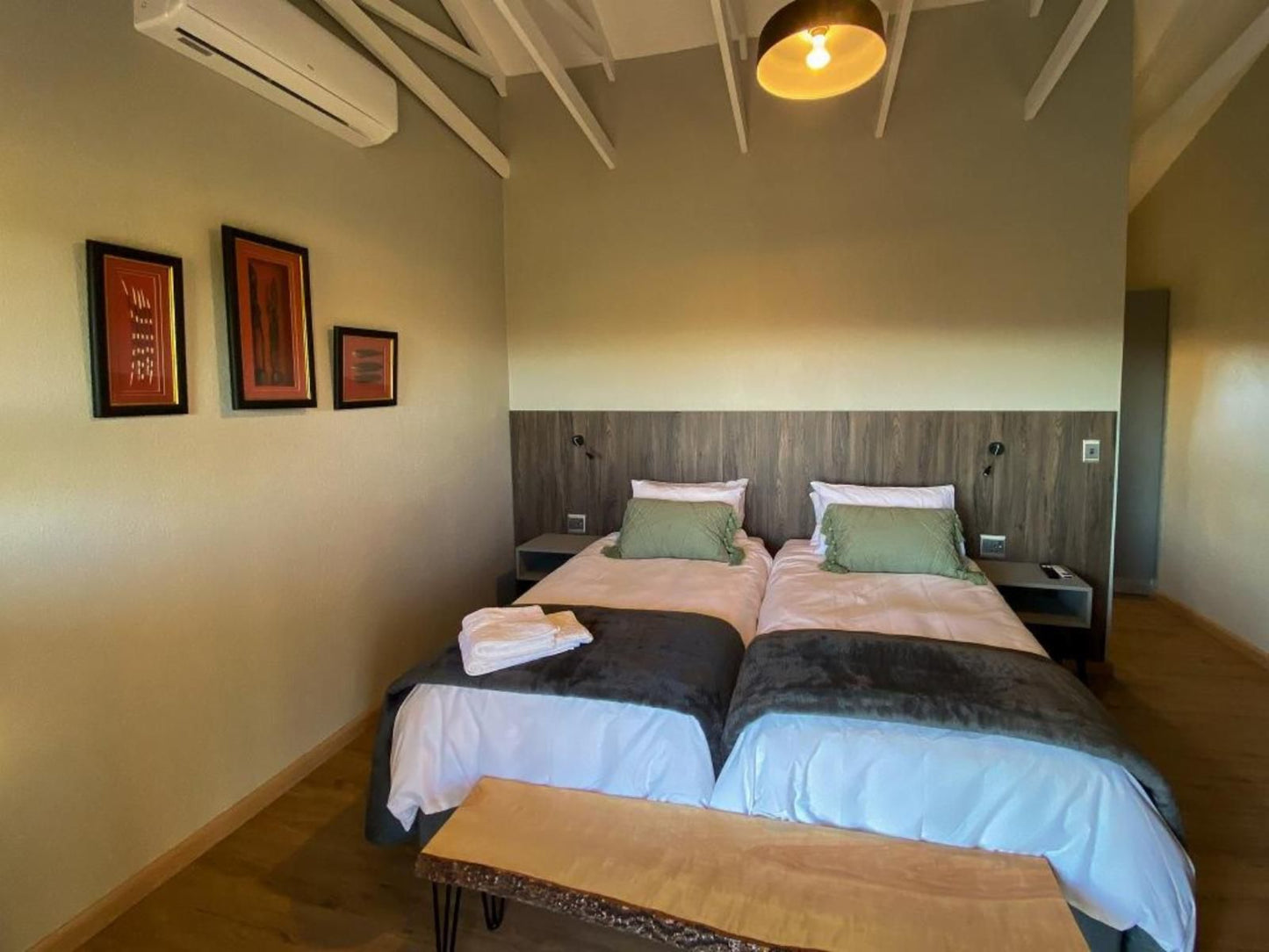 Khululeka Safaris Lodge, Self-Catering Deluxe Twin