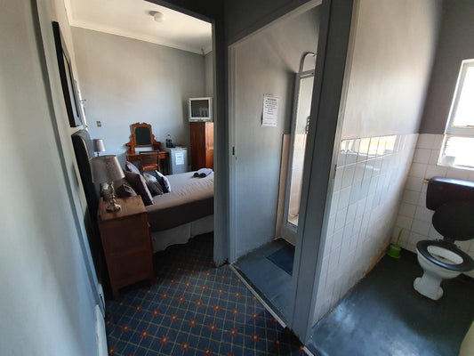Rm11- Double bed en suite @ Kimbo Lodge Backpackers