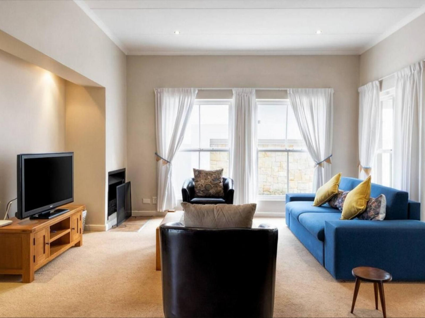 Kingsgate Houses, Sidwell Gardens, Living Room