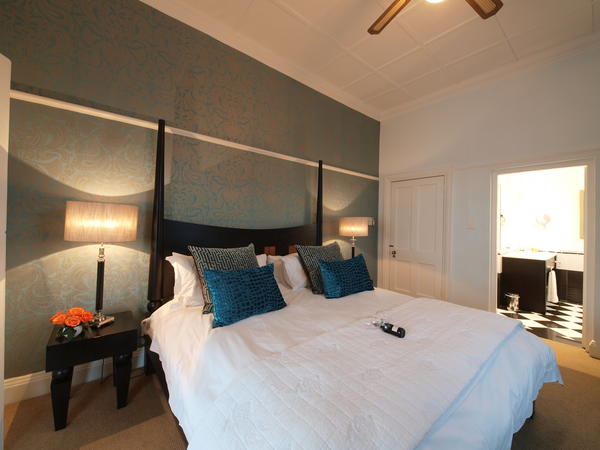 Suites with extra Lounge @ Kingslyn Boutique Guest House