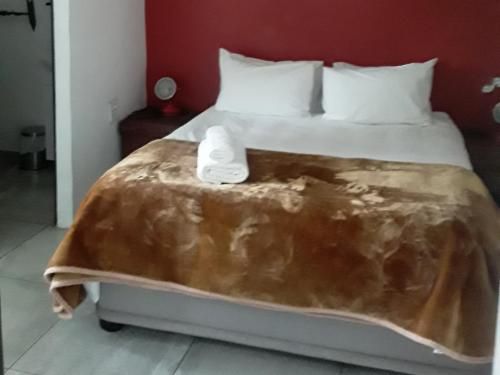 Knights Guest House Belfast Mpumalanga South Africa Bread, Bakery Product, Food, Bedroom