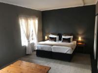 Spacious Double Room @ Koedoe Guest House, O.R Tambo Airport