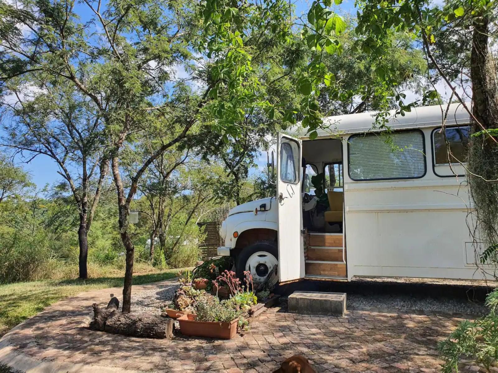 Kokiville Homestead, One-bedroom Apartment- School Bus Living