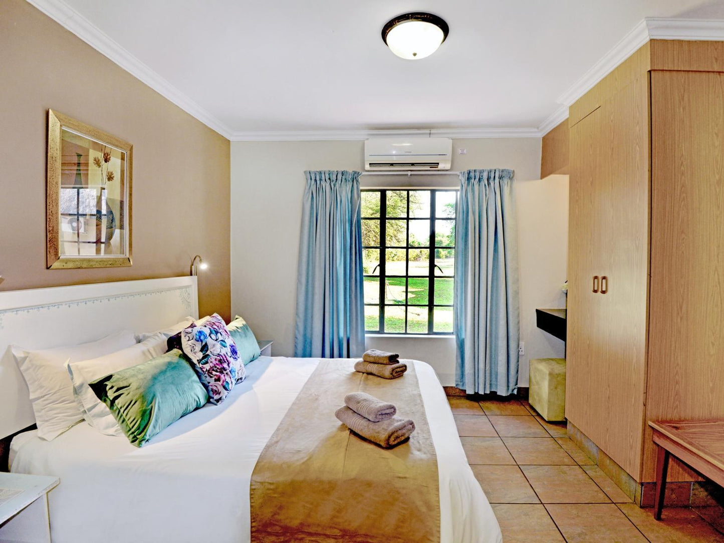 Luxury 2 bedroom Cottage @ Komati River Chalets