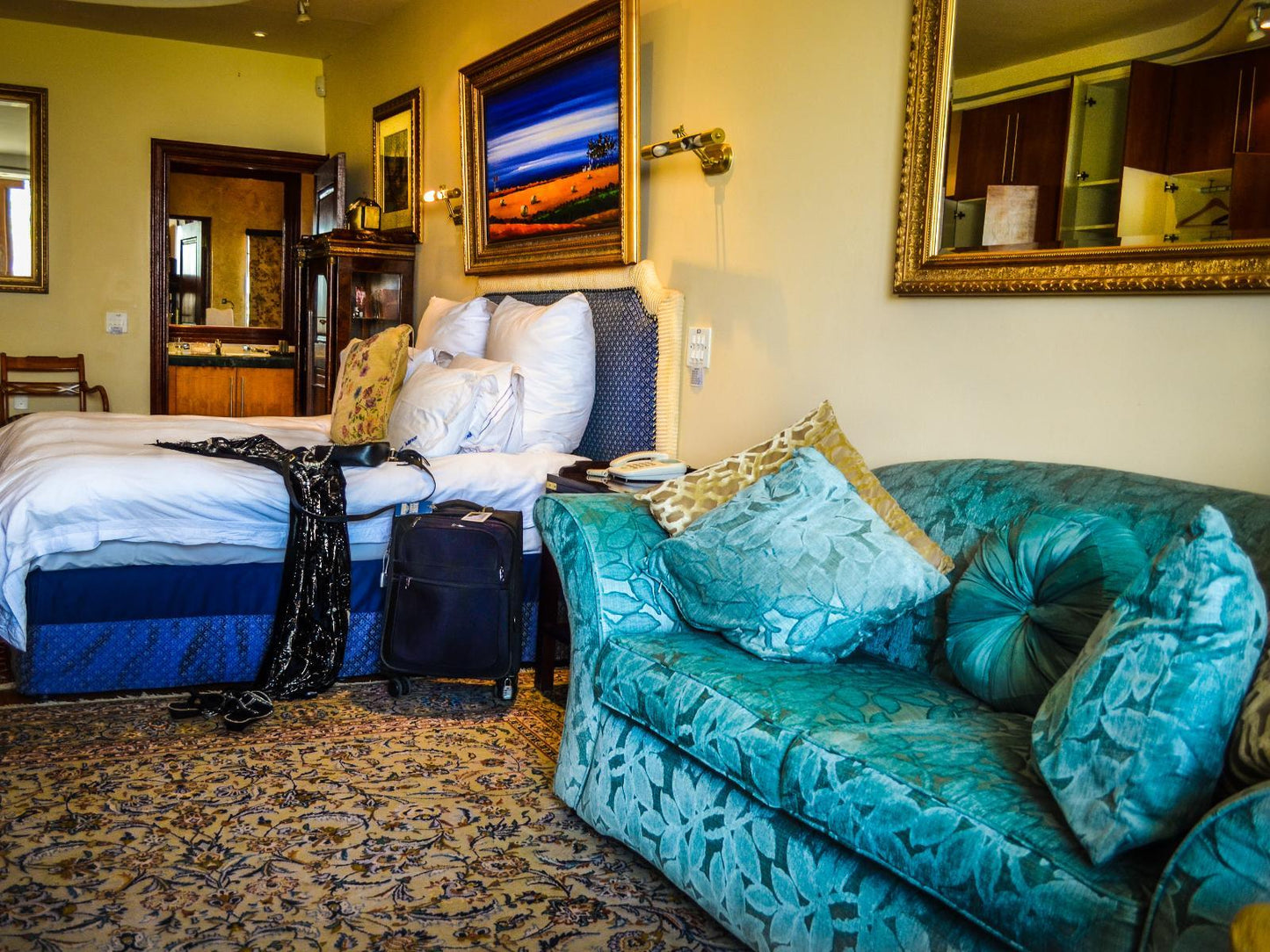 Luxury suite @ Kosmos Manor Guest House