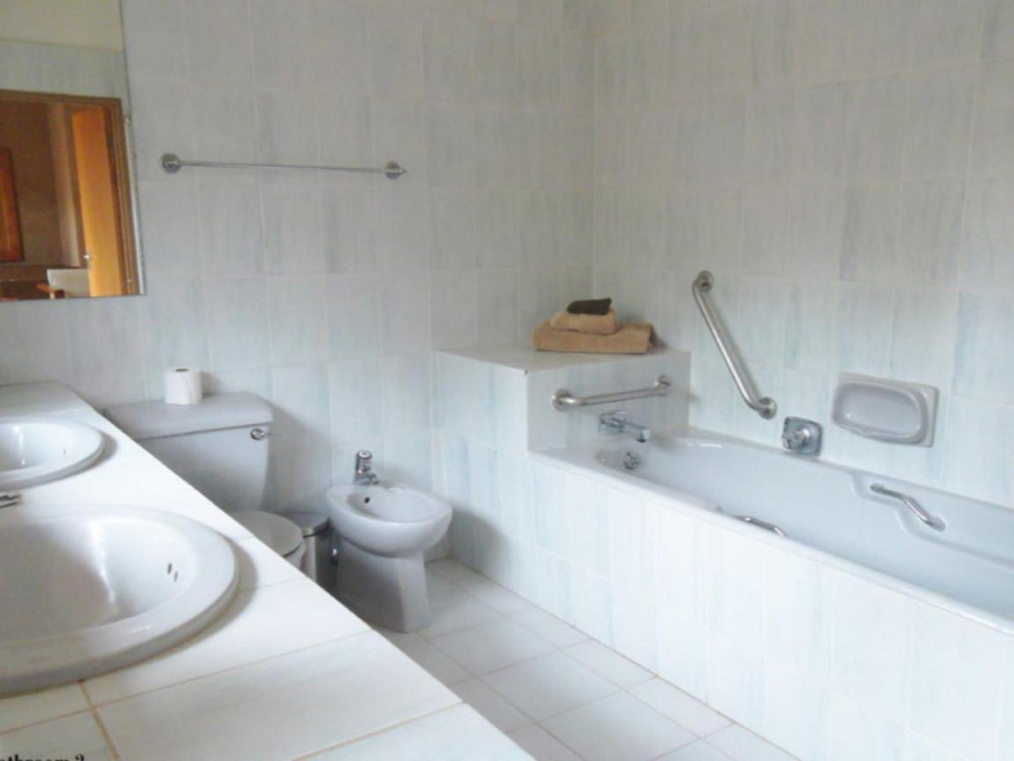 Double room with bath and shower. 2 @ Kudeta B & B