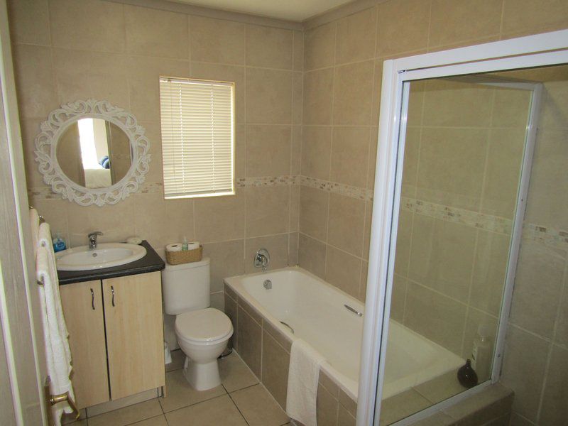 La Caribe 55 Marina Martinique Jeffreys Bay Eastern Cape South Africa Bathroom