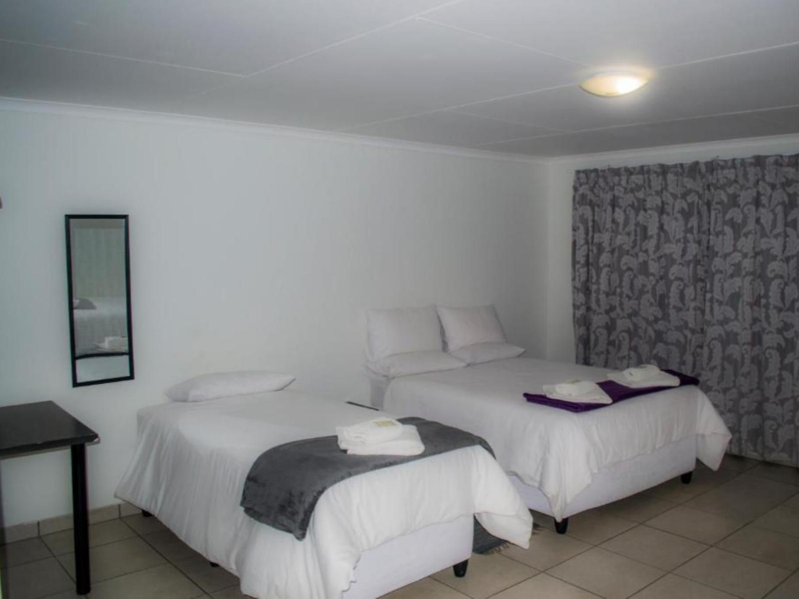 La Palma Lodge, Family Rooms, Colorless