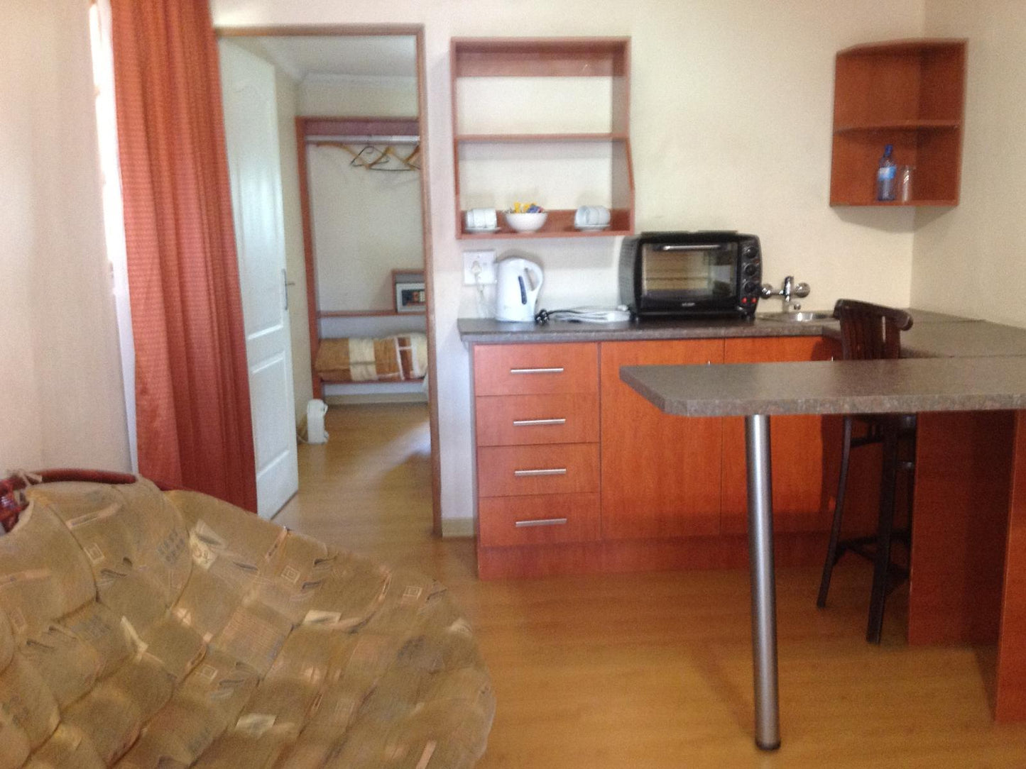 Self Catering Apartments @ La Picasso Guesthouse