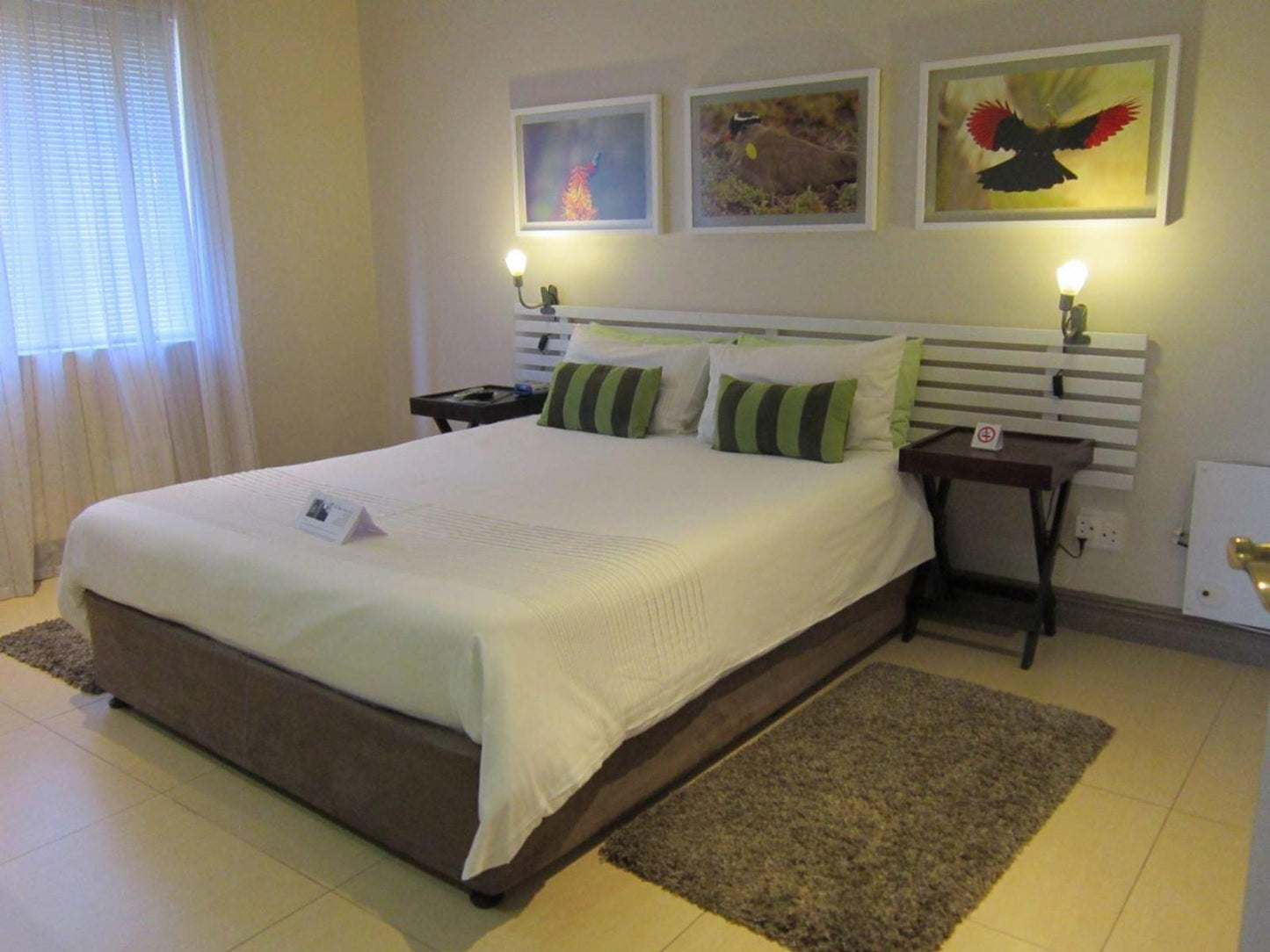 Classic Double Room - Paarl Rock room @ La Roche Guest House