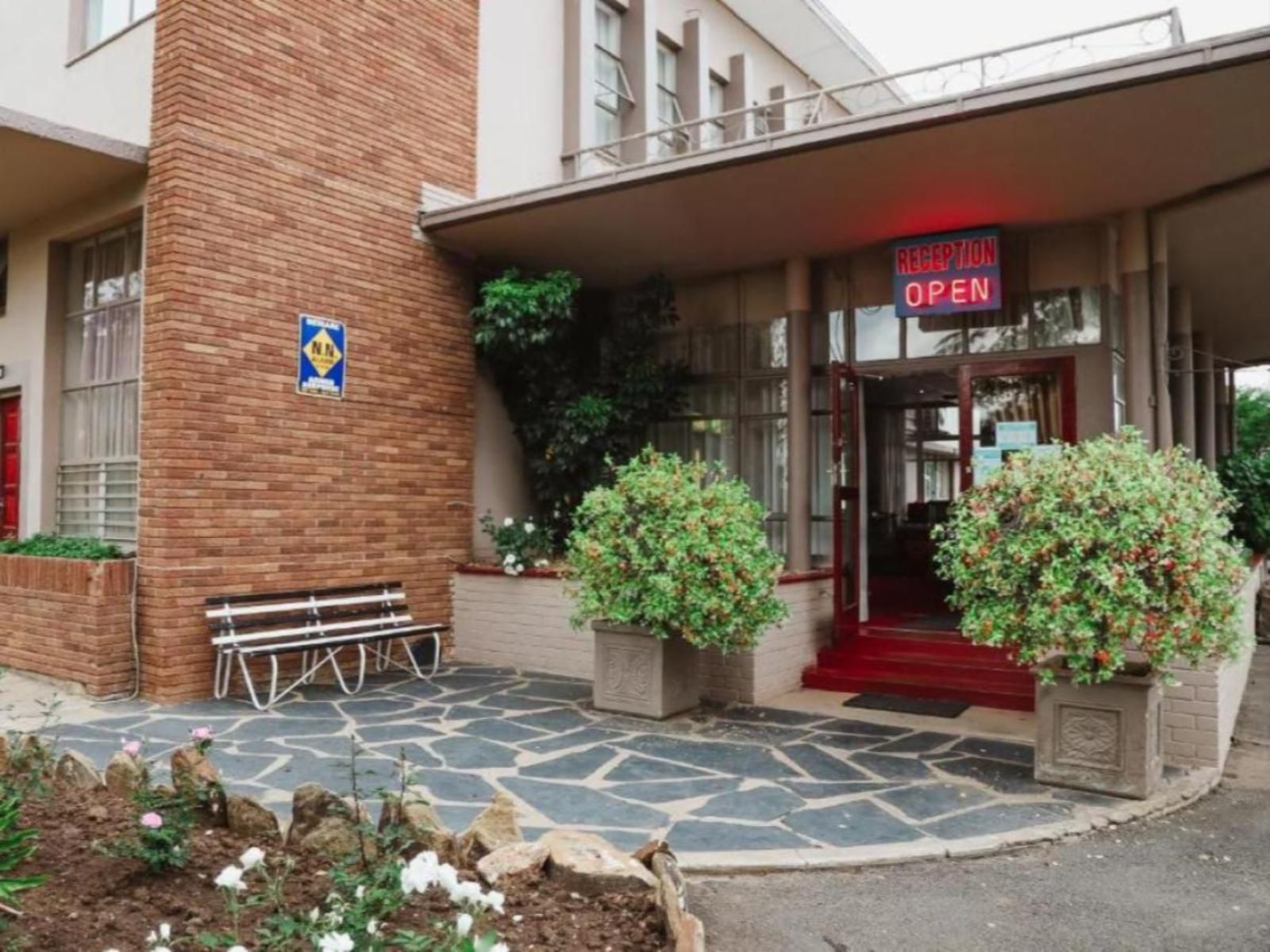 Ladysmith Motel, House, Building, Architecture, Window, Bar