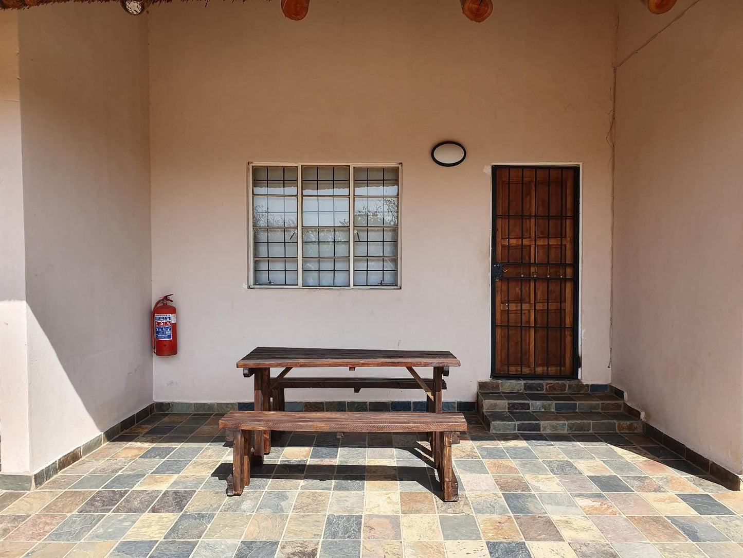 Lagai Roi Guesthouse