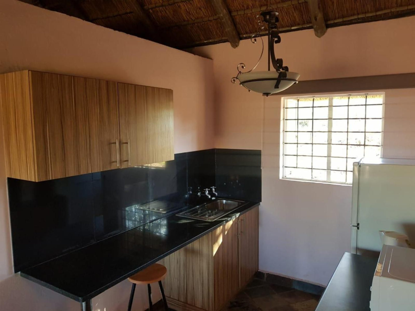 Lagai Roi Guesthouse, Deluxe Queen Room, Kitchen