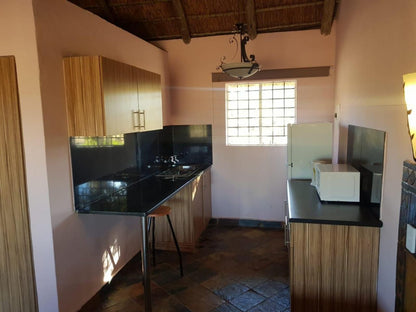 Lagai Roi Guesthouse, Deluxe Queen Room, Kitchen