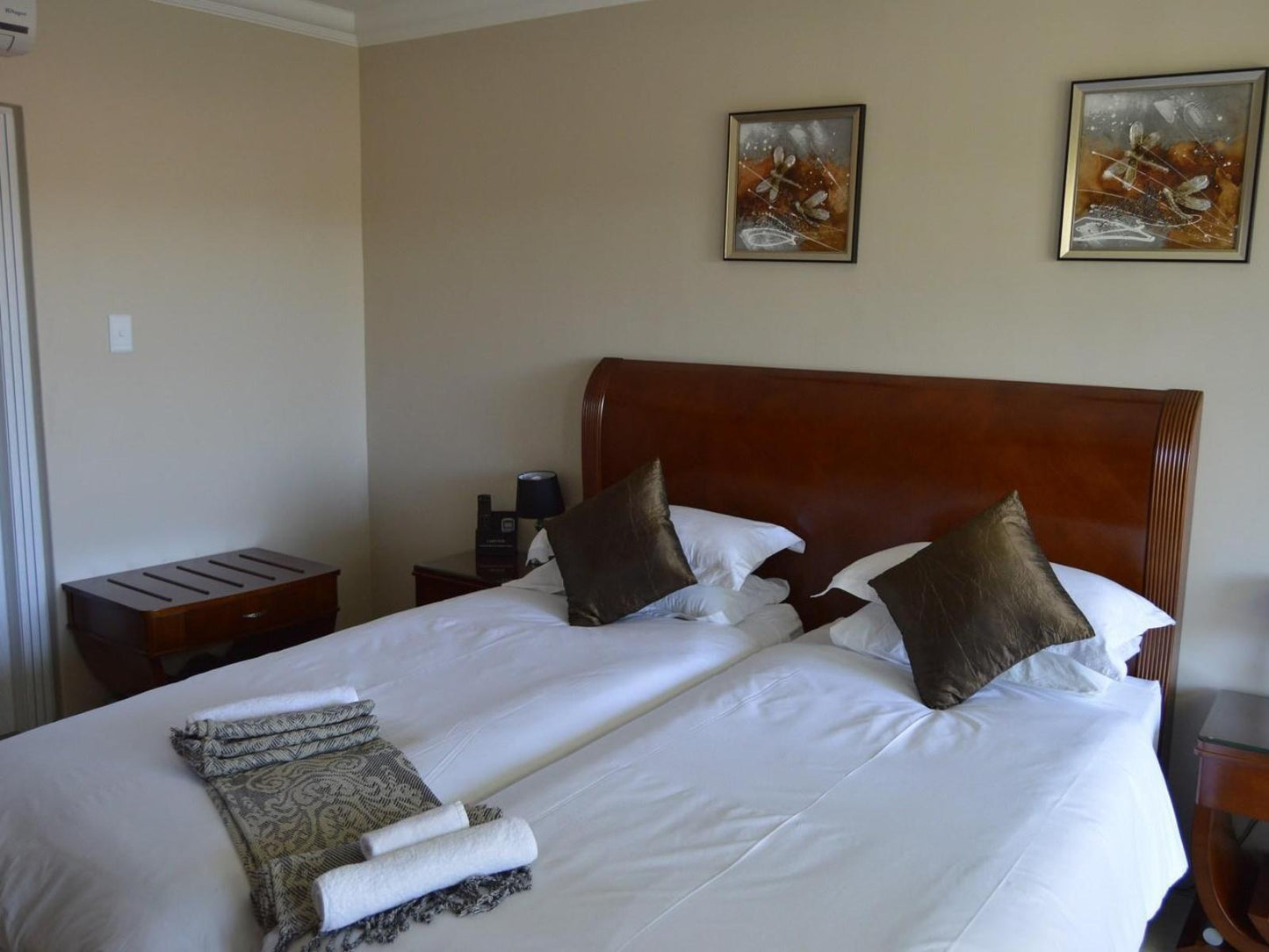 Luxury Twin Room @ Lakeview Boutique Hotel