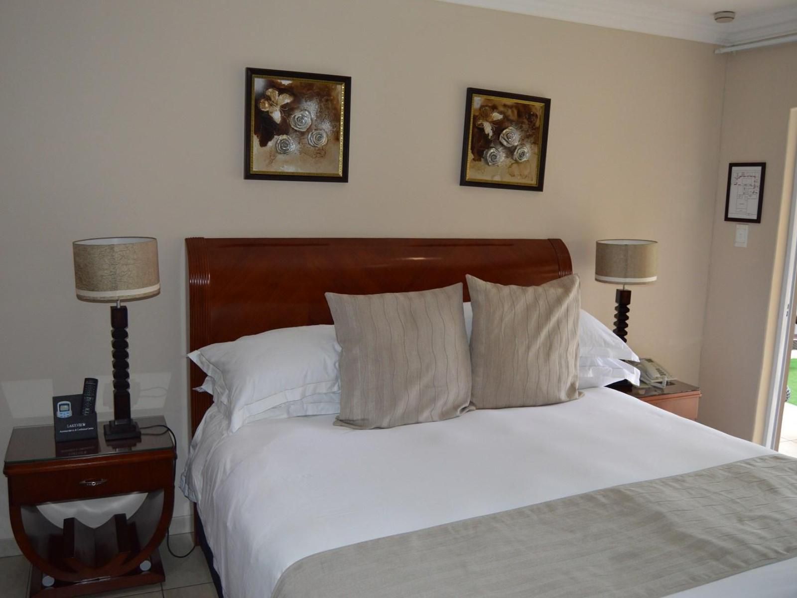 Lakeview Boutique Hotel & Conference Centre, Luxury Double Room, Bedroom