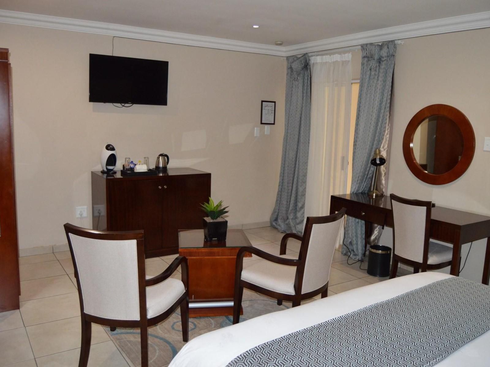 Lakeview Boutique Hotel & Conference Centre, Luxury King Room