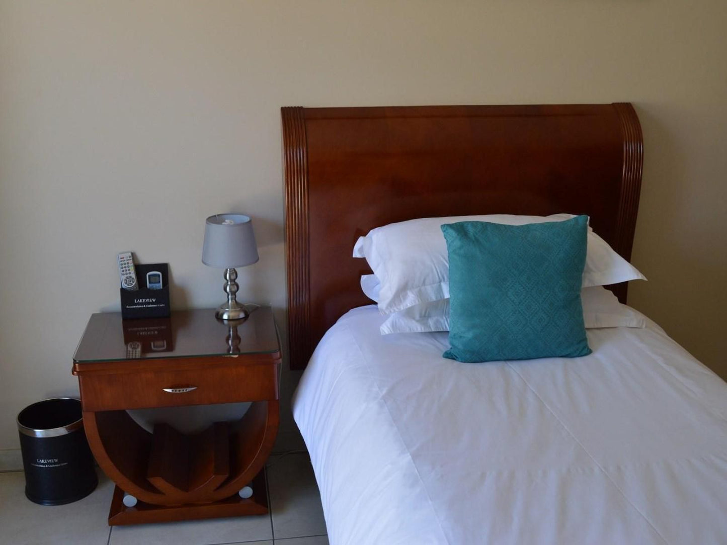 Lakeview Boutique Hotel & Conference Centre, Luxury Single Room, Bedroom