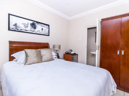 Lakeview Boutique Hotel & Conference Centre, Luxury Two Room Unit, Bedroom