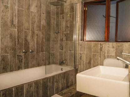 Twin Room Private Externa Bath Room 3 @ Lakibba B&B