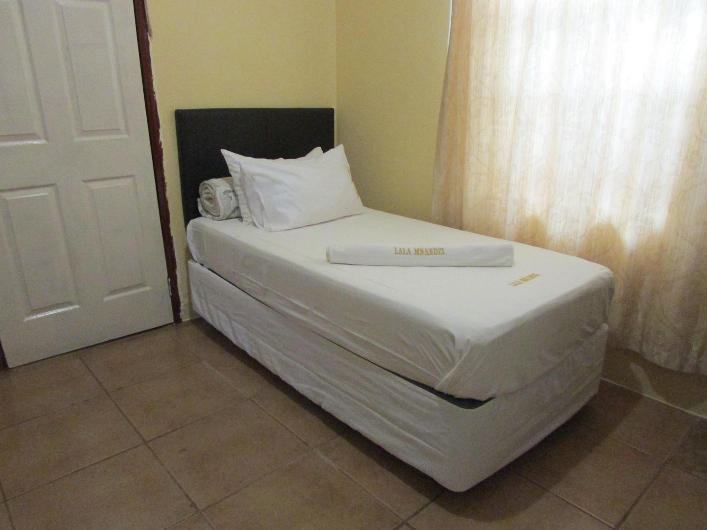 Single room @ Lalamnandzi1 Guesthouse