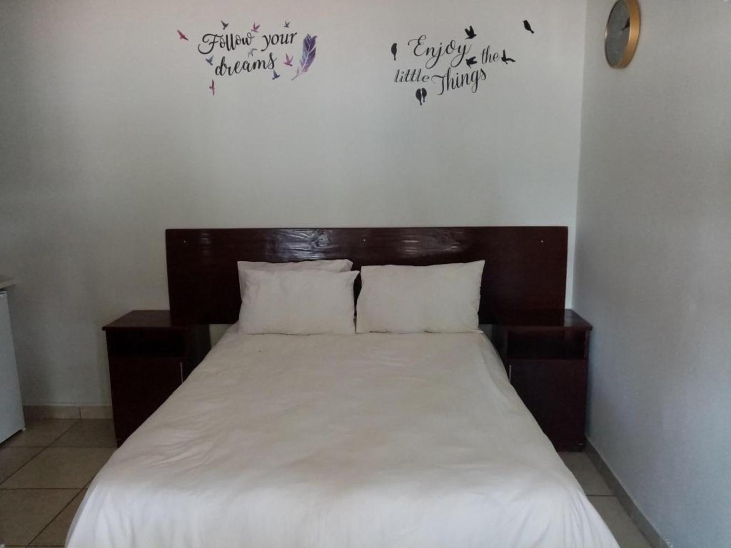 Deluxe Double Room @ Liam Travel Inn -.