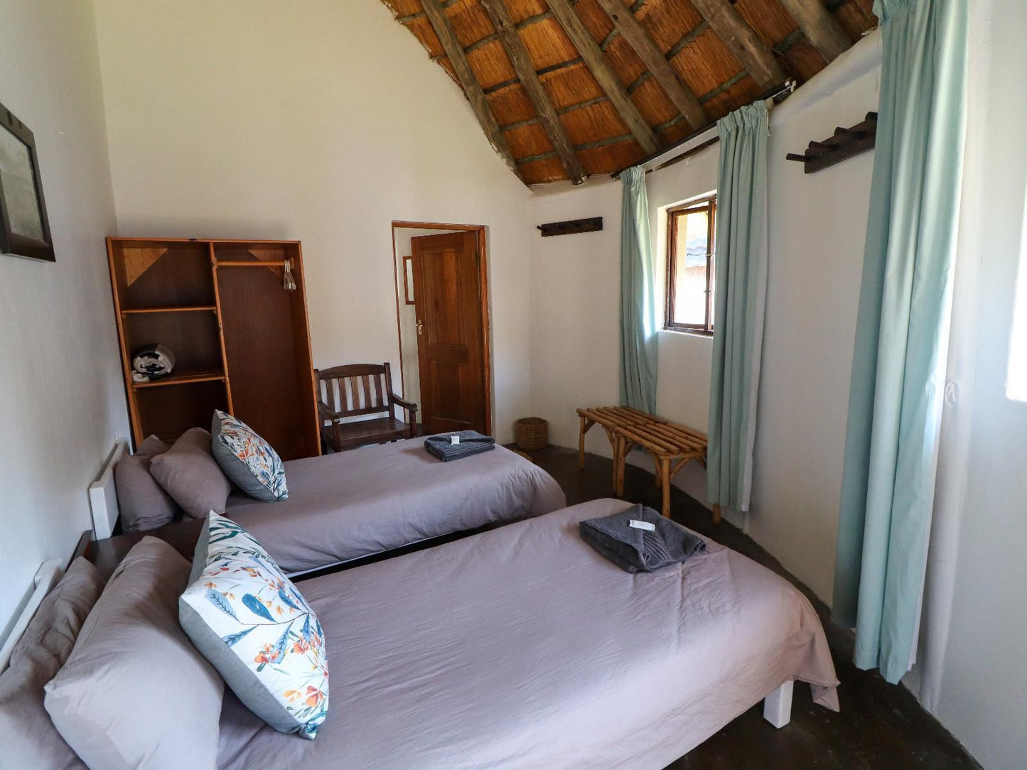 Lambazi Lodge, Rondavels, Bedroom