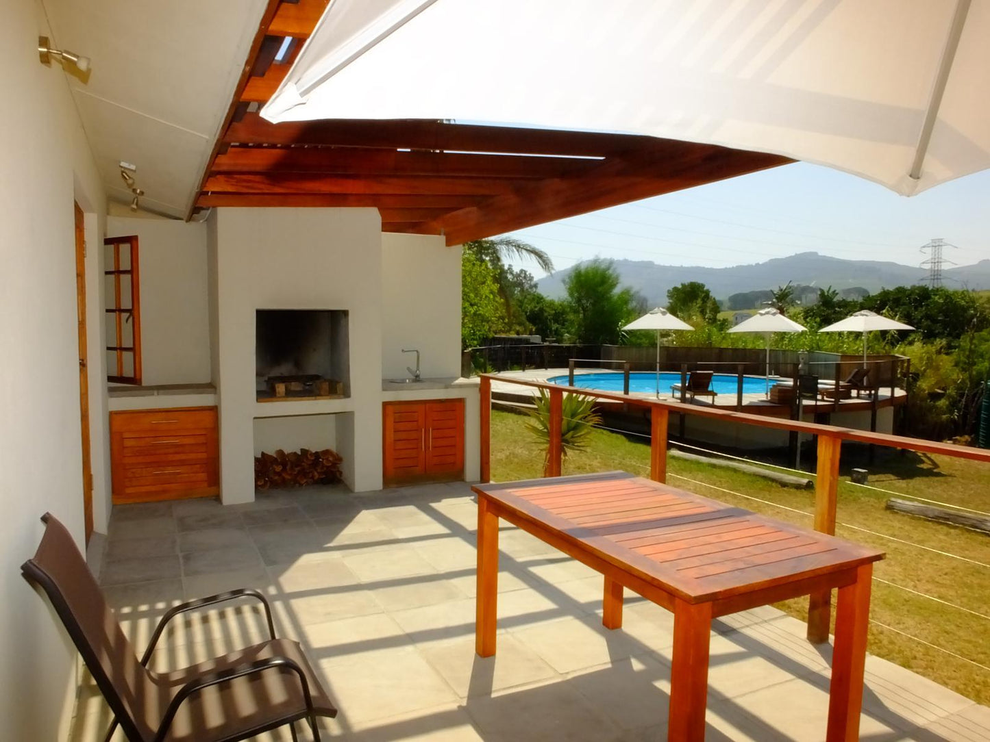 One-Bedroom Self-catering Suite @ Lauradale Accommodation