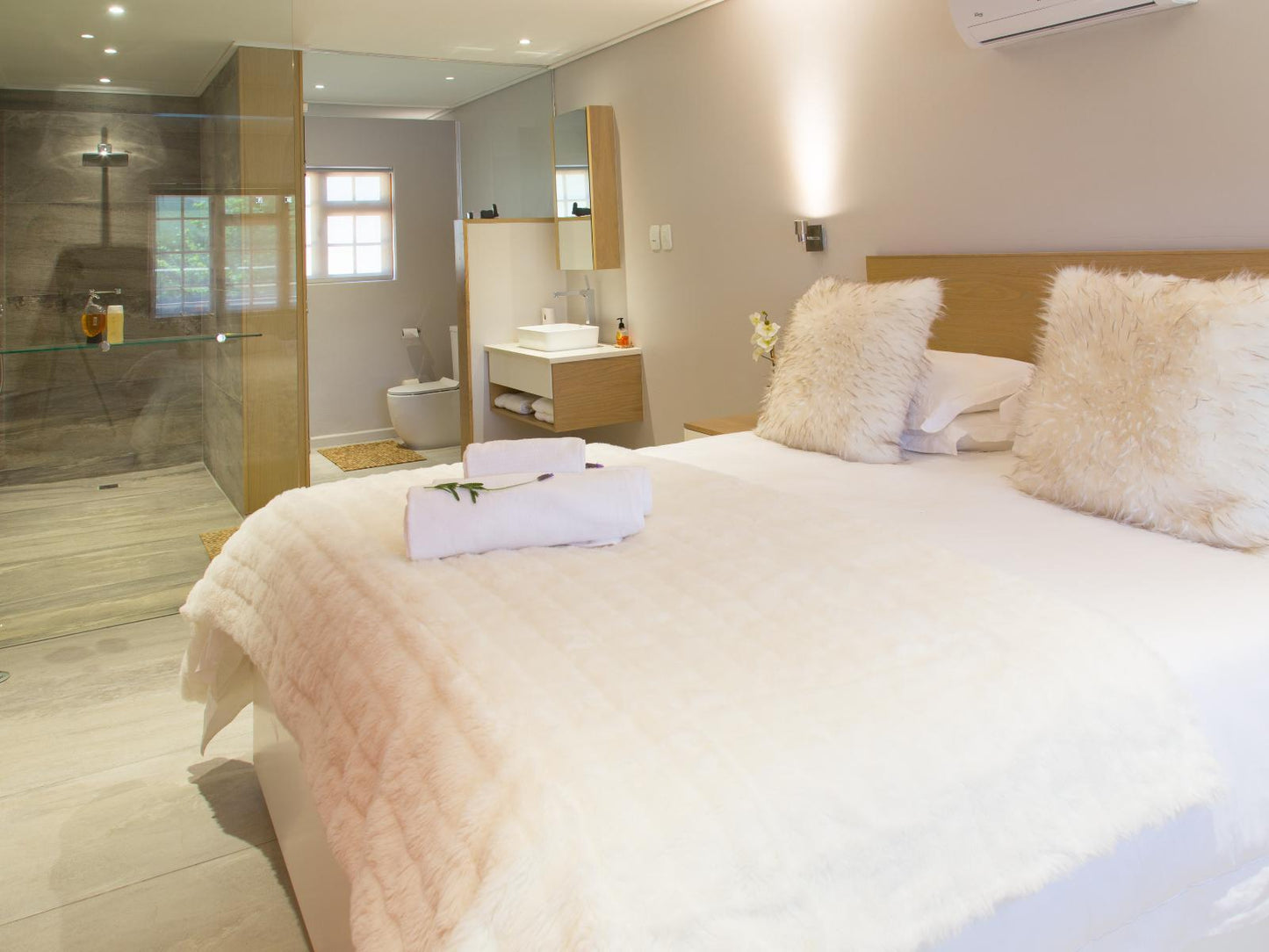 One-Bedroom Self-catering Suite @ Lauradale Accommodation