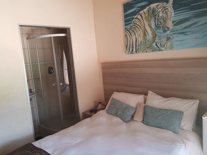 Lauren Palace Guest House Vanderbijlpark Se 6 Vanderbijlpark Gauteng South Africa Tiger, Mammal, Animal, Big Cat, Predator, Bedroom