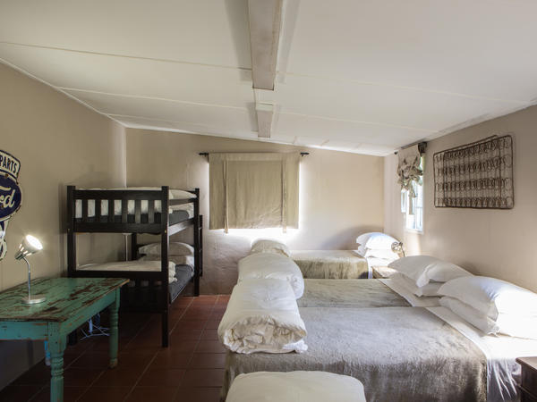 12 Sleeper Holiday Home @ Lavender Trout Guest Farm