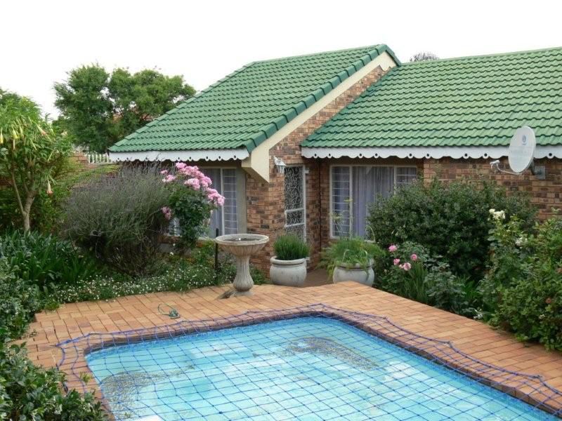 Lavender And Rose Cottage Faerie Glen Pretoria Tshwane Gauteng South Africa House, Building, Architecture, Garden, Nature, Plant, Swimming Pool