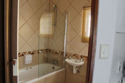 Lazy Gecko Cradock Eastern Cape South Africa Bathroom