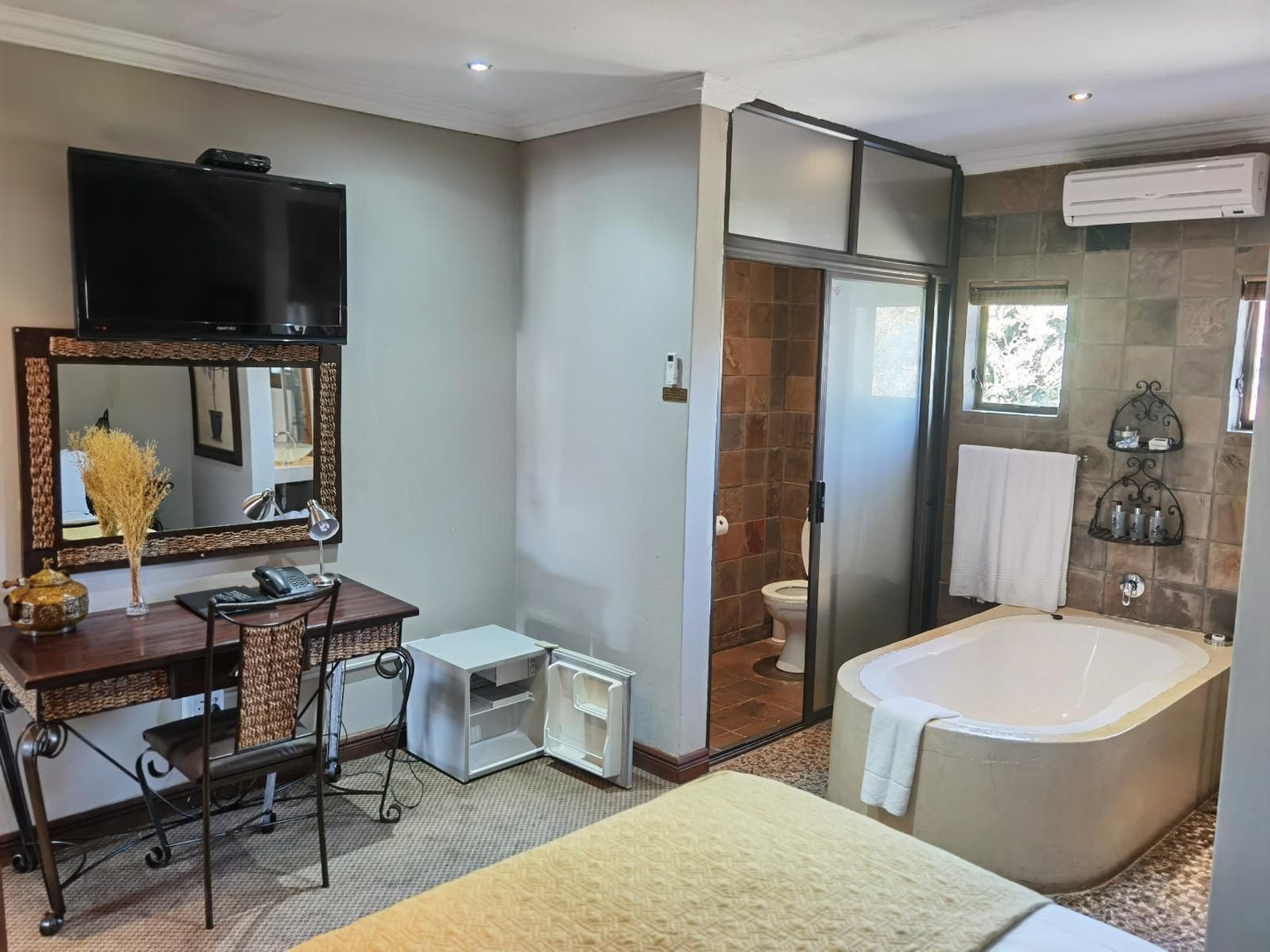 Lazy Lizard Guest House Park West Bloemfontein Free State South Africa 