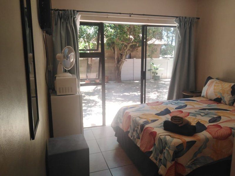 8 Soenie Avenue Self Catering Akasia Pretoria Tshwane Gauteng South Africa Palm Tree, Plant, Nature, Wood, Bedroom