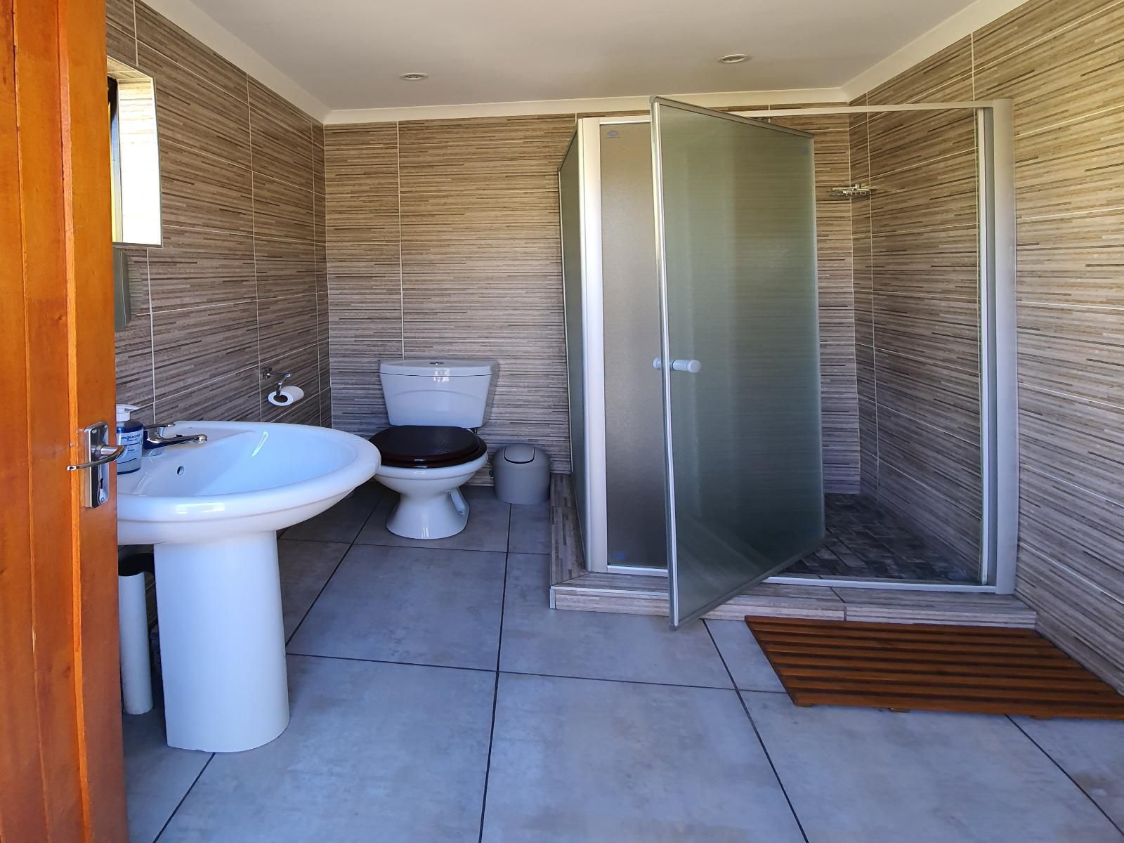 Lebo S Soweto Backpackers Orlando West Soweto Gauteng South Africa Complementary Colors, Bathroom